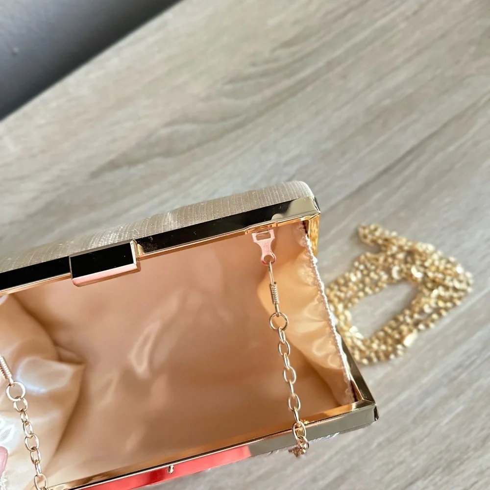Elegant Gold Clutch Bag - Picture 3 of 8